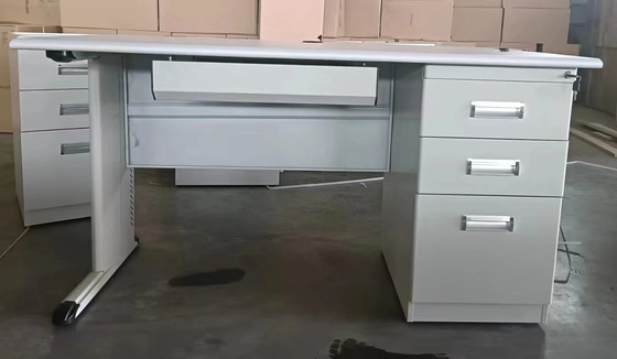 カスタマイズ可能で調節可能なフィートはオフィスのテーブルの机の参謀本部のテーブルに金属をかぶせる